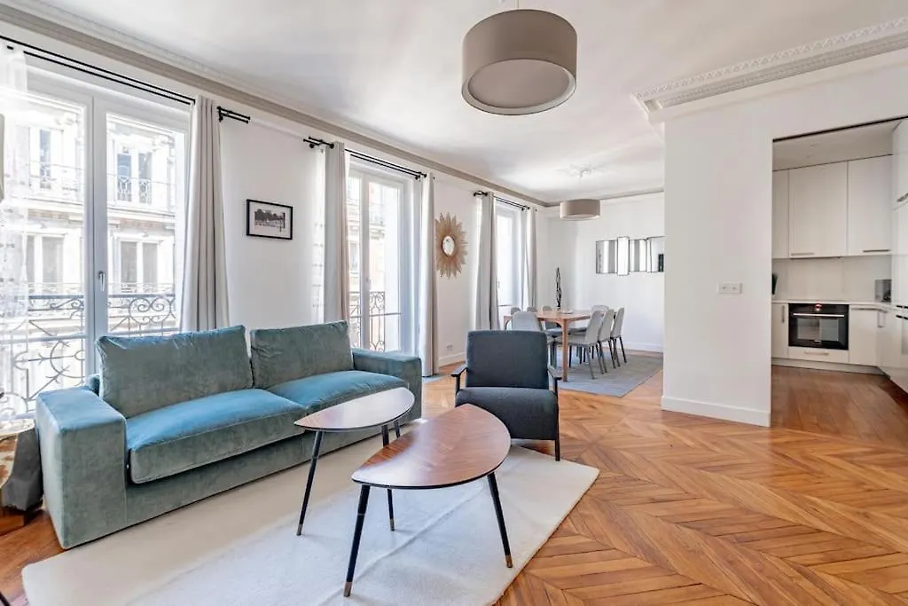 Stylish Flat 2 Bedr By Champs Elysees