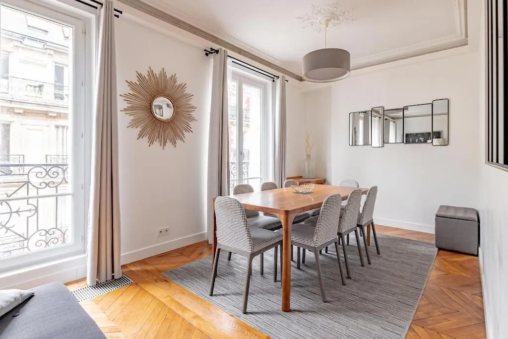 Stylish Flat 2 Bedr By Champs Elysees Apartmán *