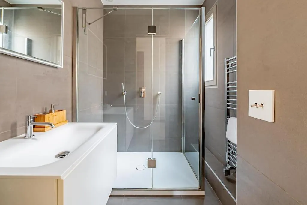 Stylish Flat 2 Bedr By Champs Elysees