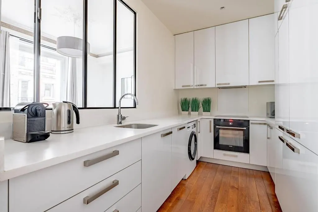 Stylish Flat 2 Bedr By Champs Elysees Διαμέρισμα