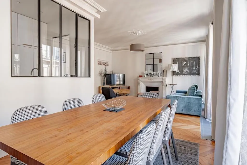 Stylish Flat 2 Bedr By Champs Elysees *
