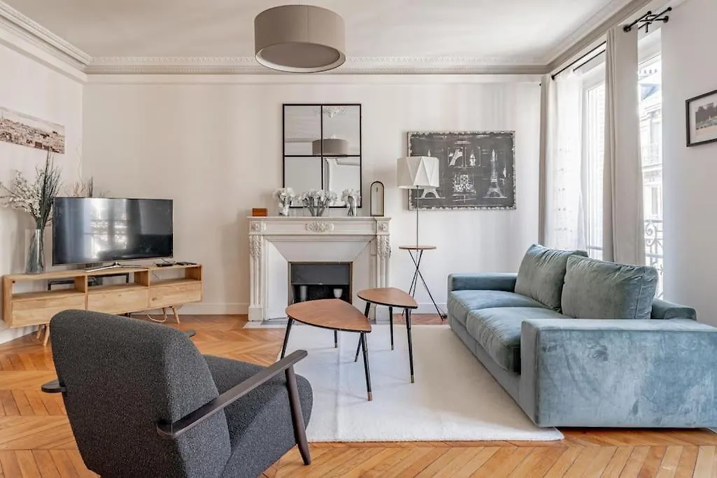 Stylish Flat 2 Bedr By Champs Elysees Apartmán